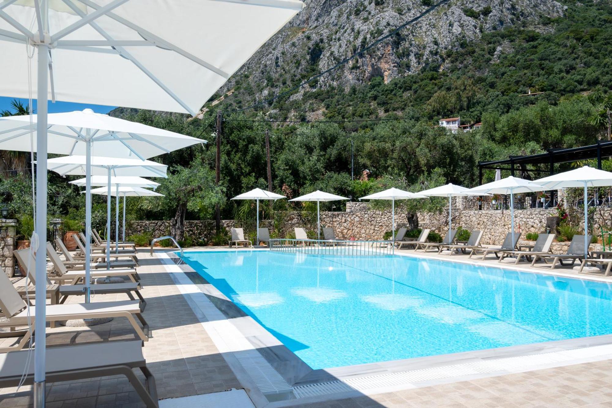 Crystal Blue Hotel, Барбати Экстерьер фото